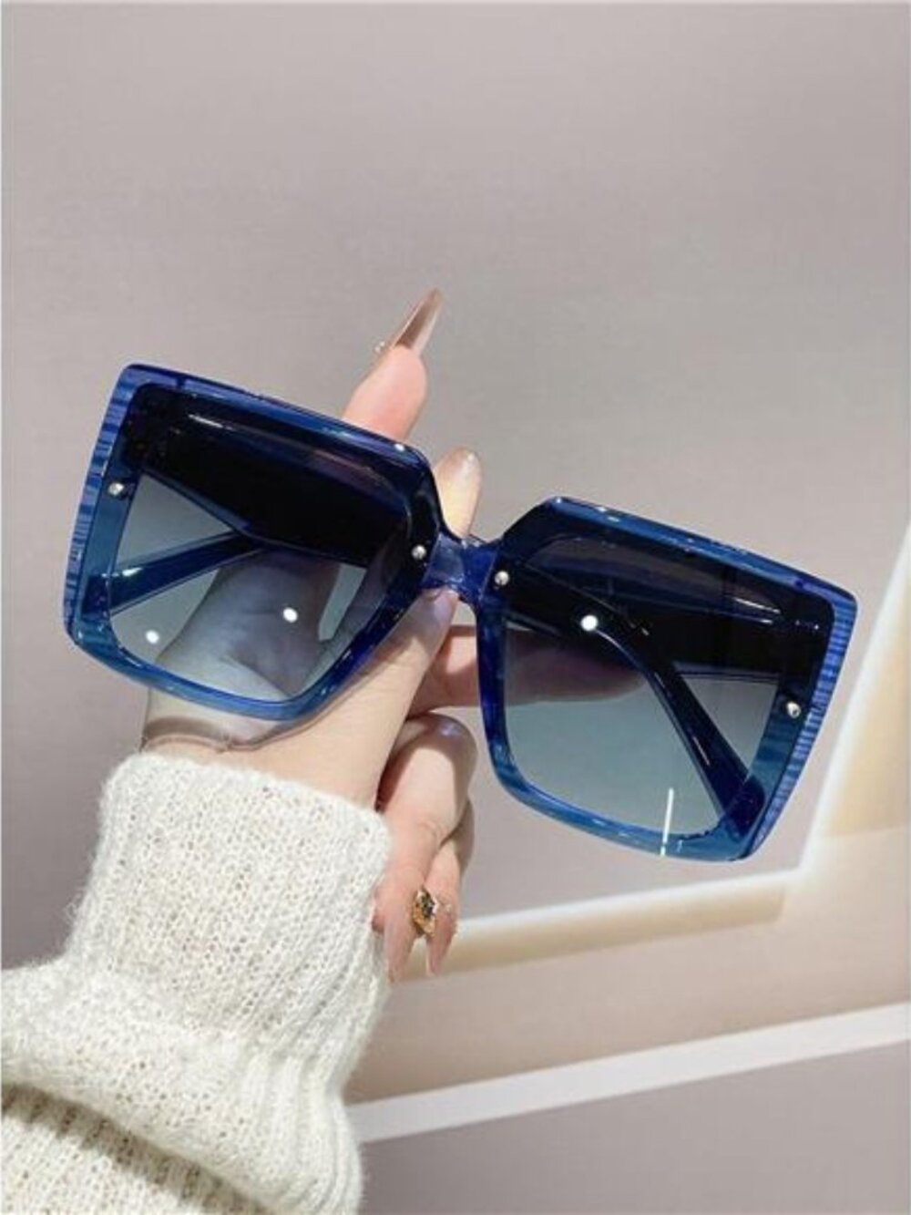 Oversized Gradient Square Sunglasses - Picture 2 of 8